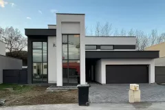 Construction d’une maison à zéro, pavage, jardin